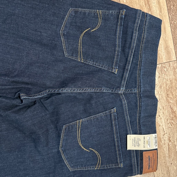 NEW Levis Shaping Pull-on Bootcut Jeans - Picture 4 of 4